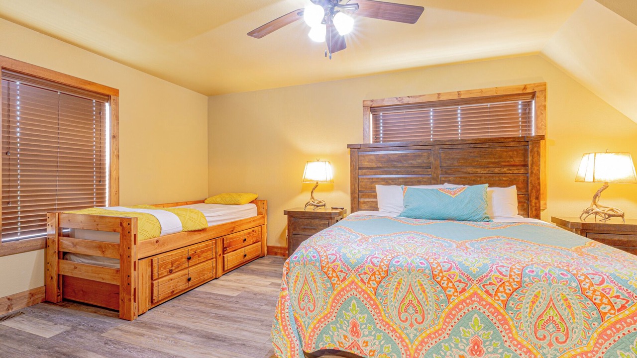 Photo of Bedroom in Reeds Spring