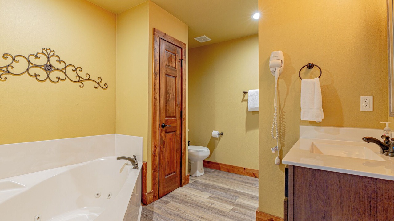 Photo of Bathroom in Reeds Spring