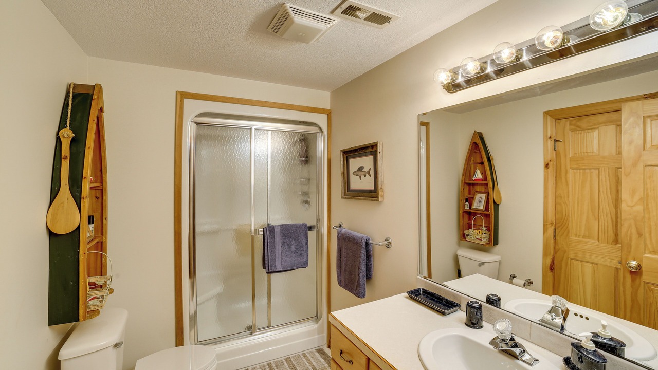 Photo of Bathroom in Shell Knob