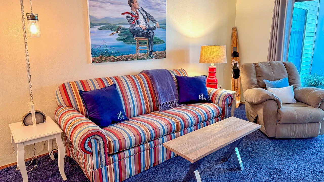 Photo of Livingroom in Hollister