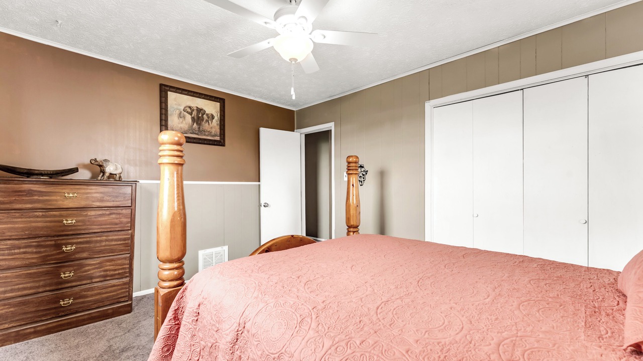 Photo of Bedroom in Shell Knob