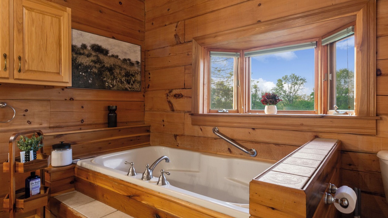Photo of Bathroom in Coxs Creek