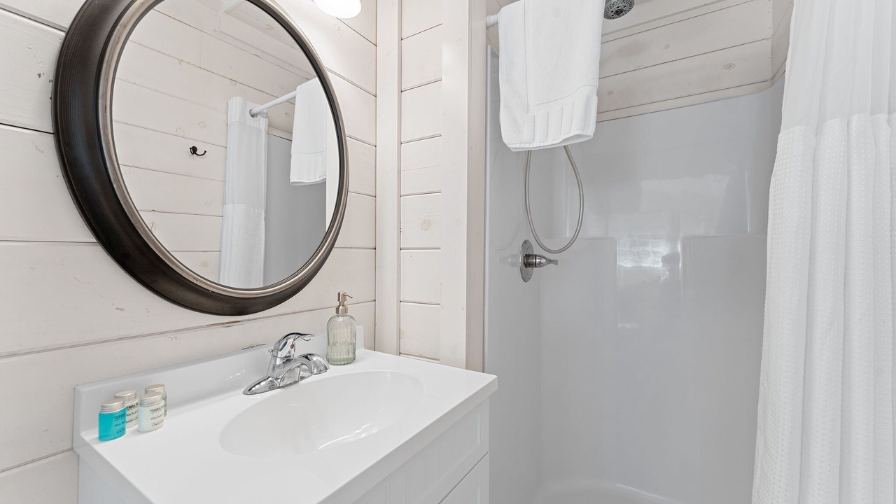 Photo of Bathroom in Blue Eye
