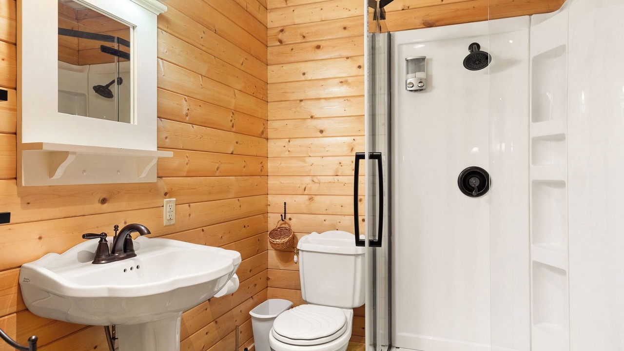 Photo of Bathroom in Kimberling City