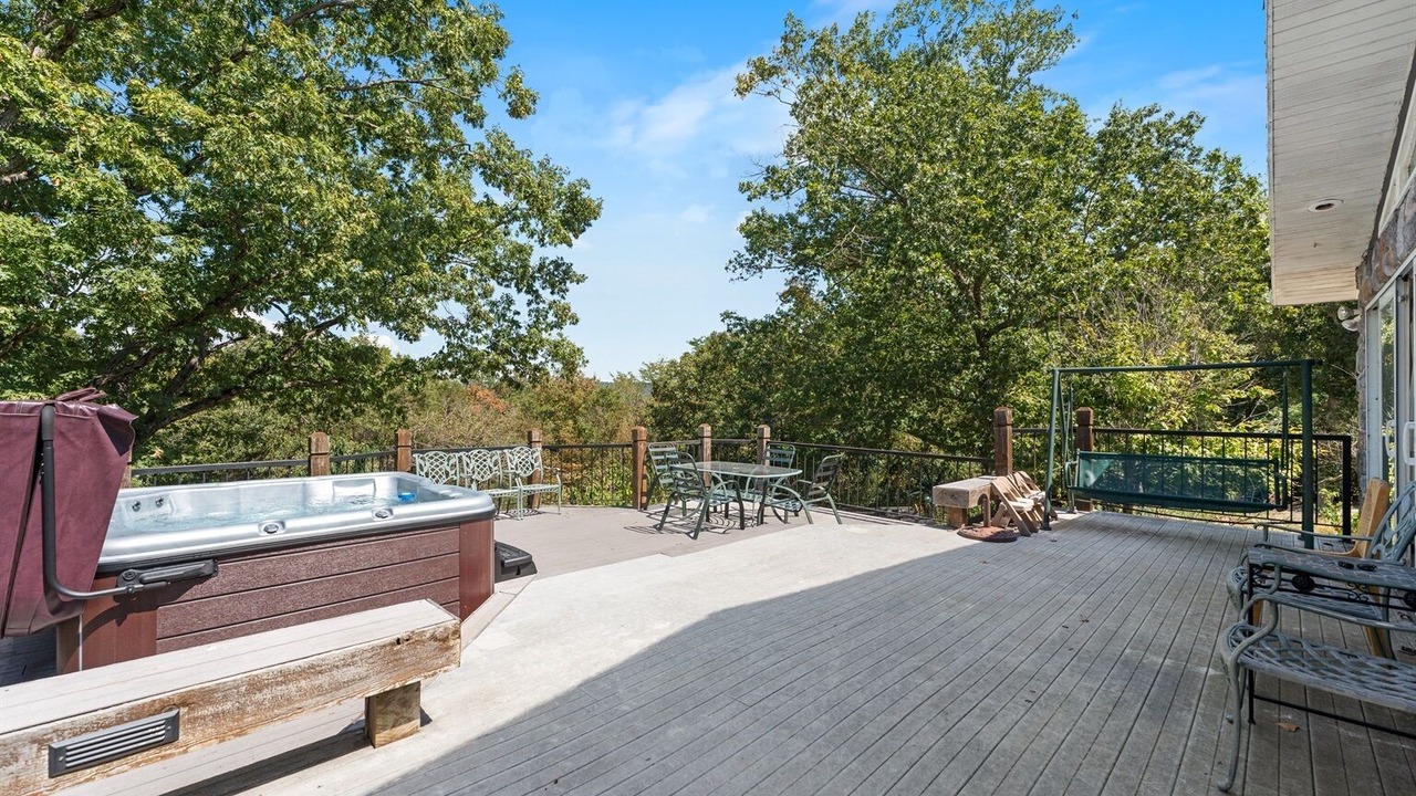 Photo of Patio Balcony in Branson West