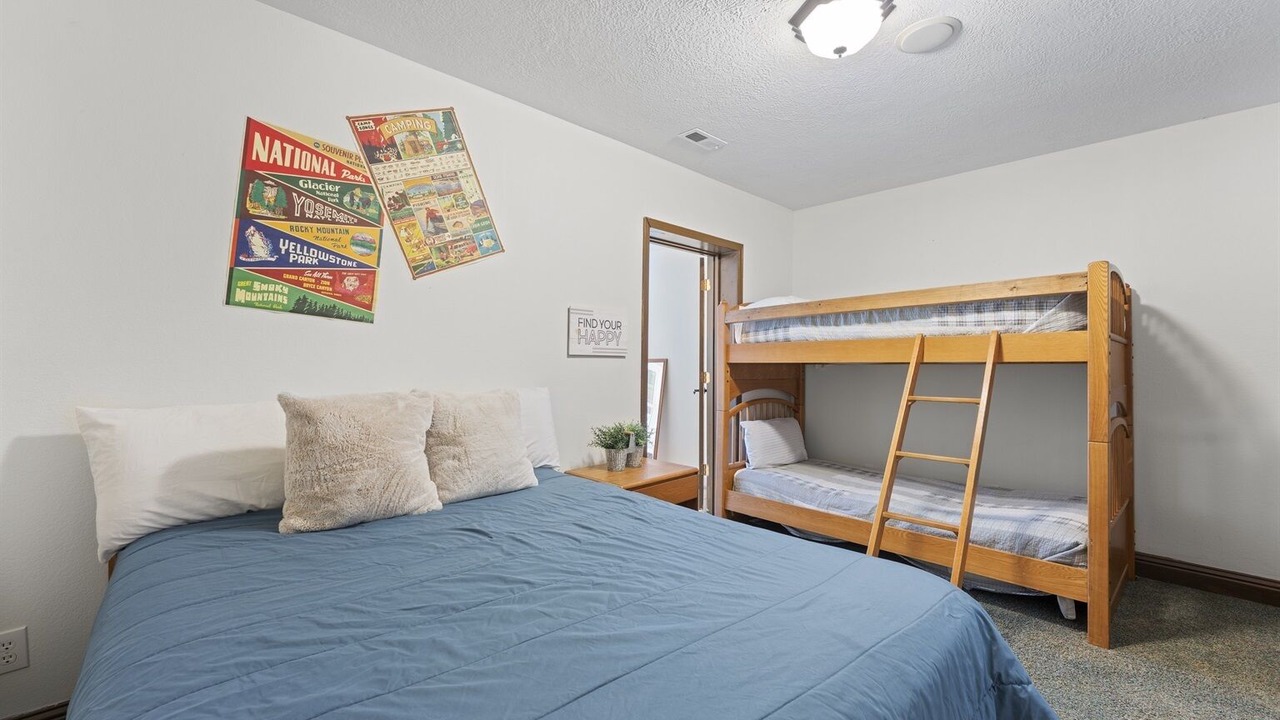 Photo of Bedroom in Branson West