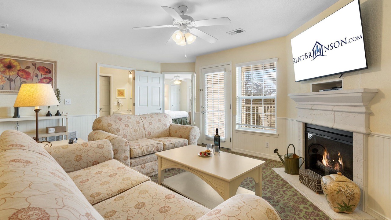 Photo of Livingroom in Kimberling City
