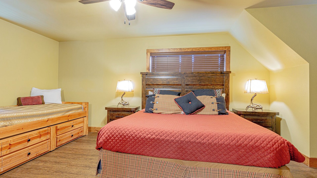 Photo of Bedroom in Reeds Spring