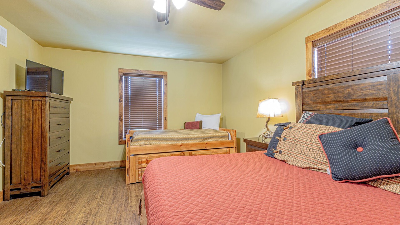 Photo of Bedroom in Reeds Spring