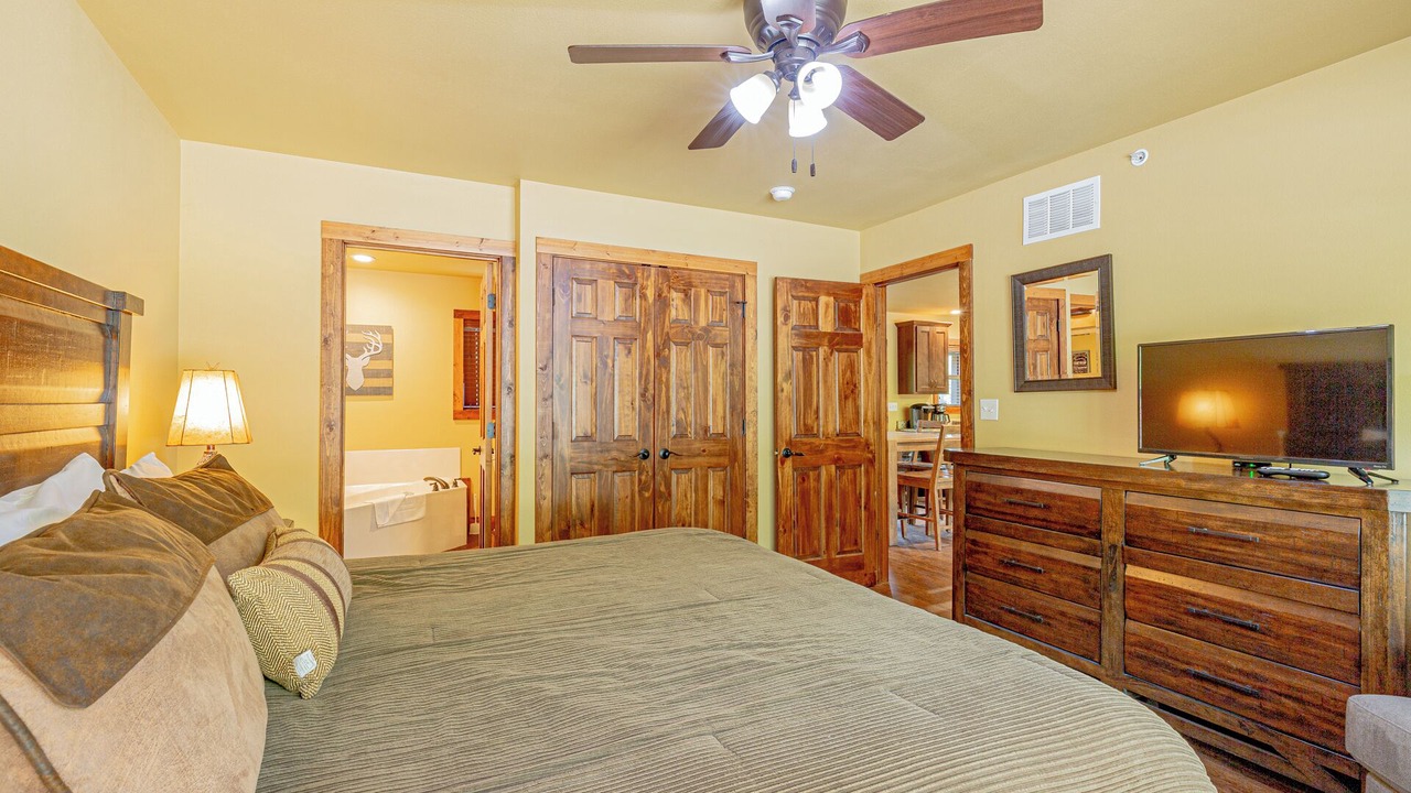 Photo of Bedroom in Reeds Spring