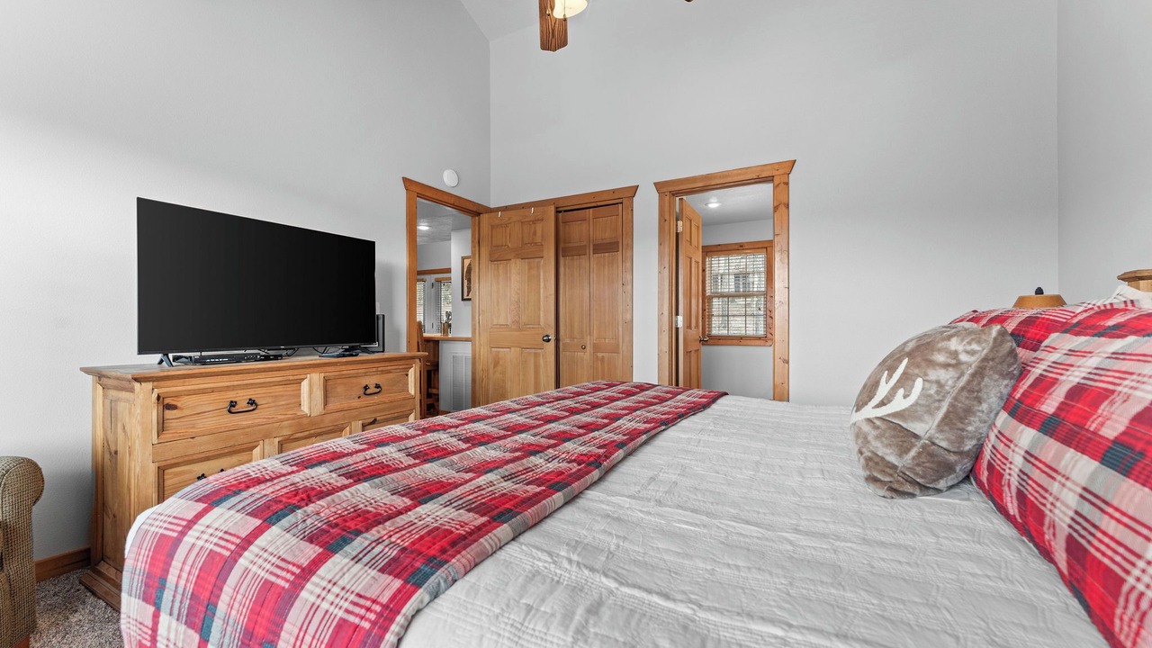 Photo of Bedroom in Reeds Spring