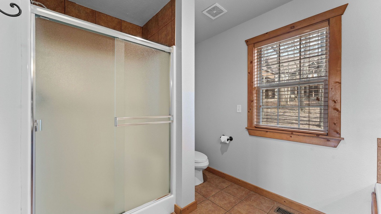 Photo of Bathroom in Reeds Spring