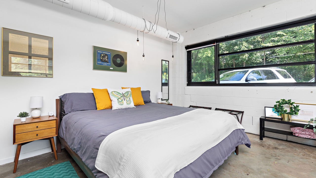Photo of Bedroom in Midtown - Westport