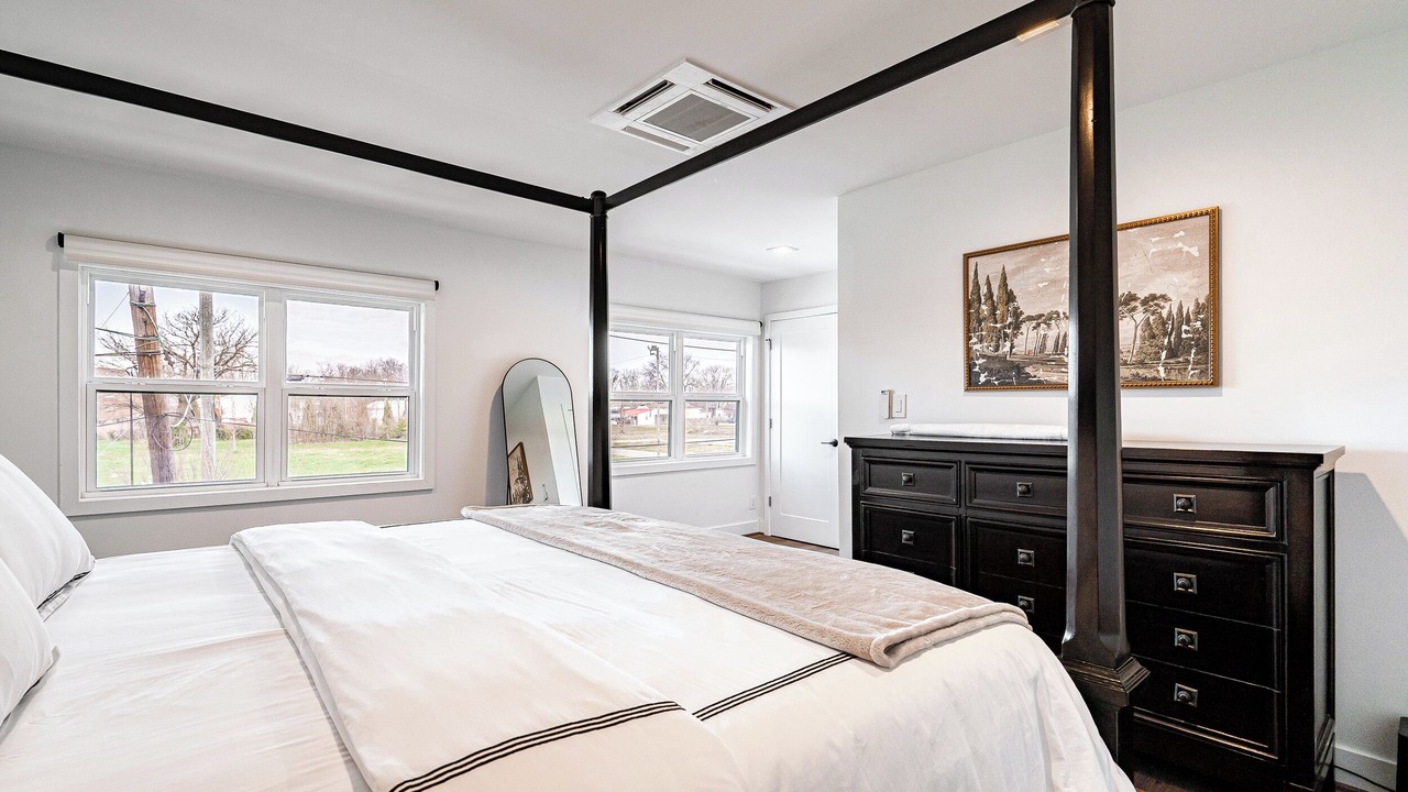 Photo of Bedroom in West Main Historic District