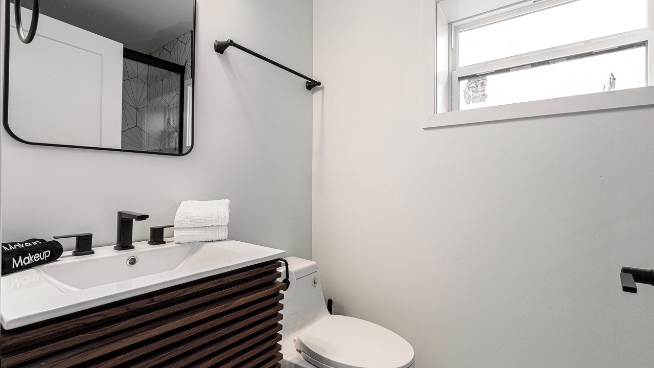 Photo of Bathroom in West Main Historic District