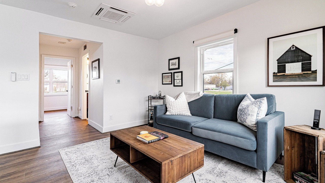 Photo of Livingroom in West Main Historic District