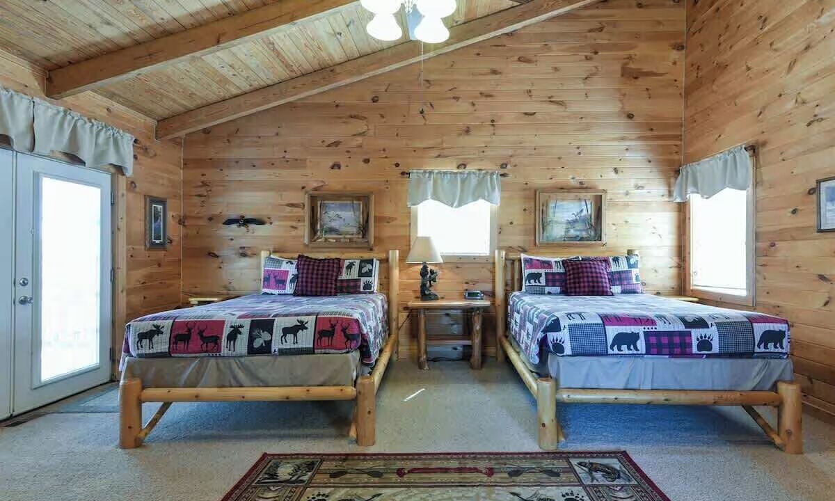 Photo of Bedroom in Branson Cedars
