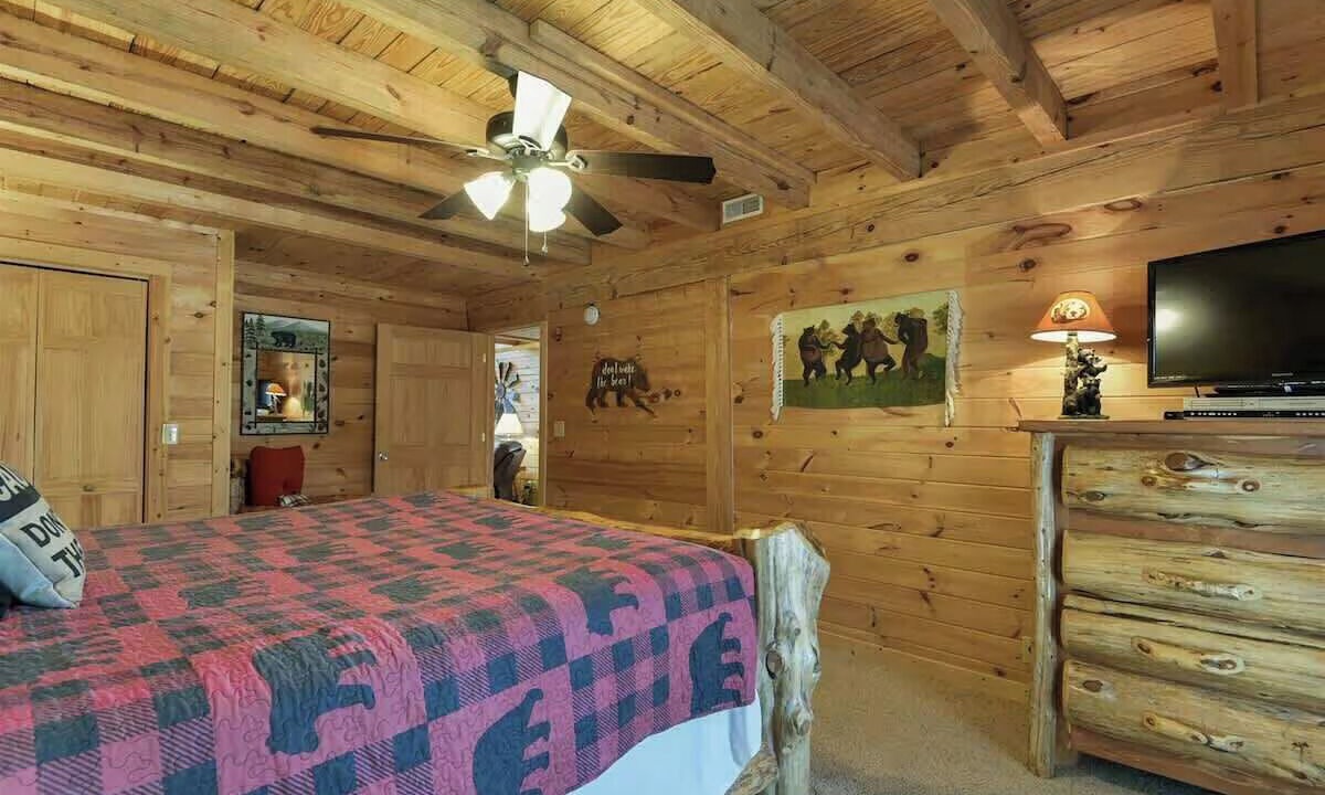 Photo of Bedroom in Branson Cedars