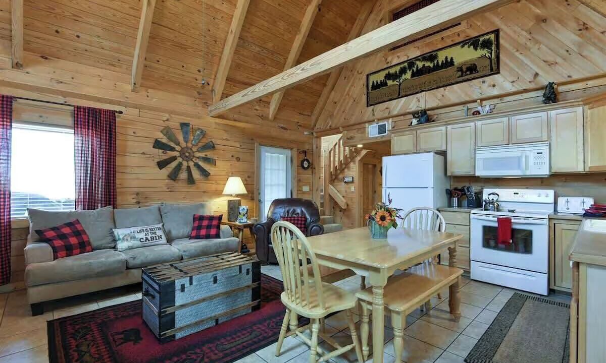 Photo of Livingroom in Branson Cedars