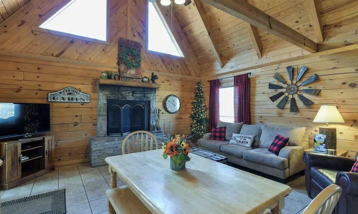 Photo of Livingroom in Branson Cedars
