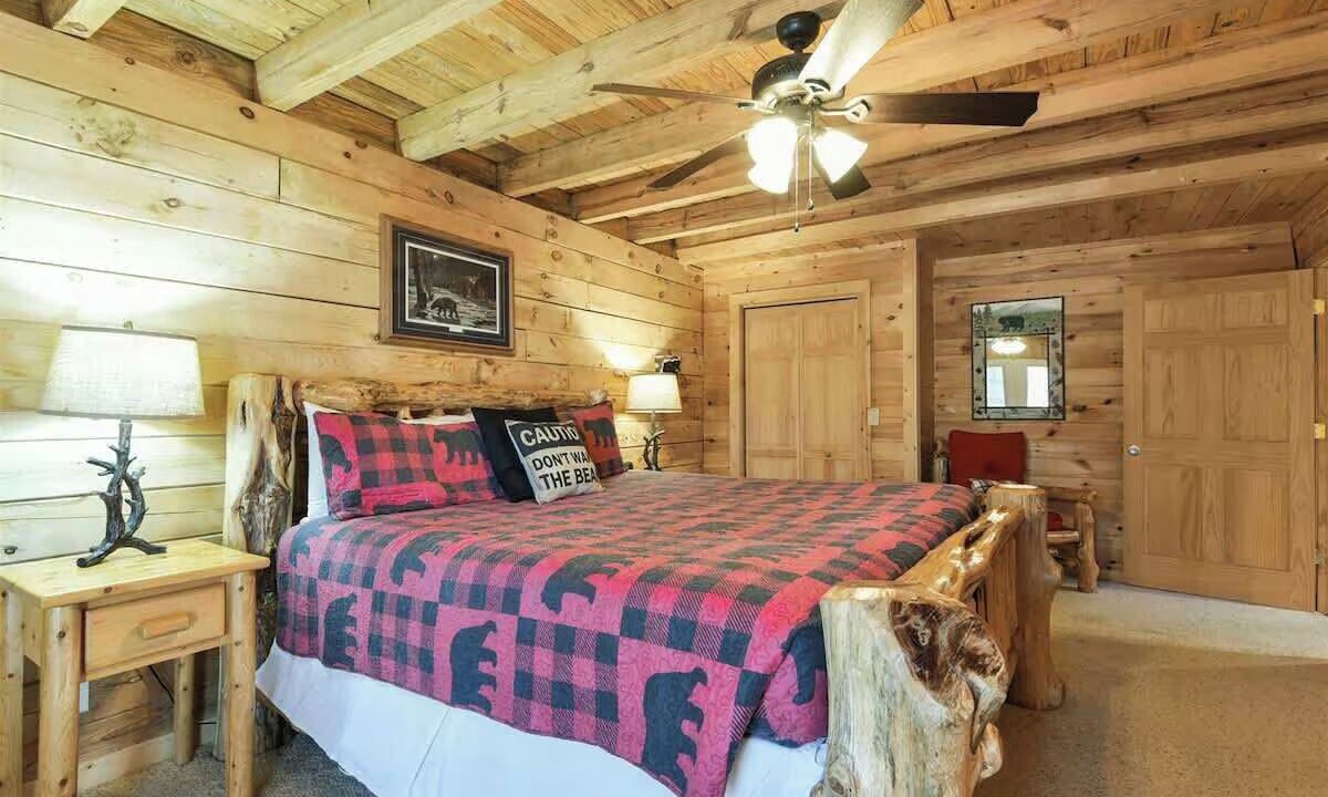 Photo of Bedroom in Branson Cedars