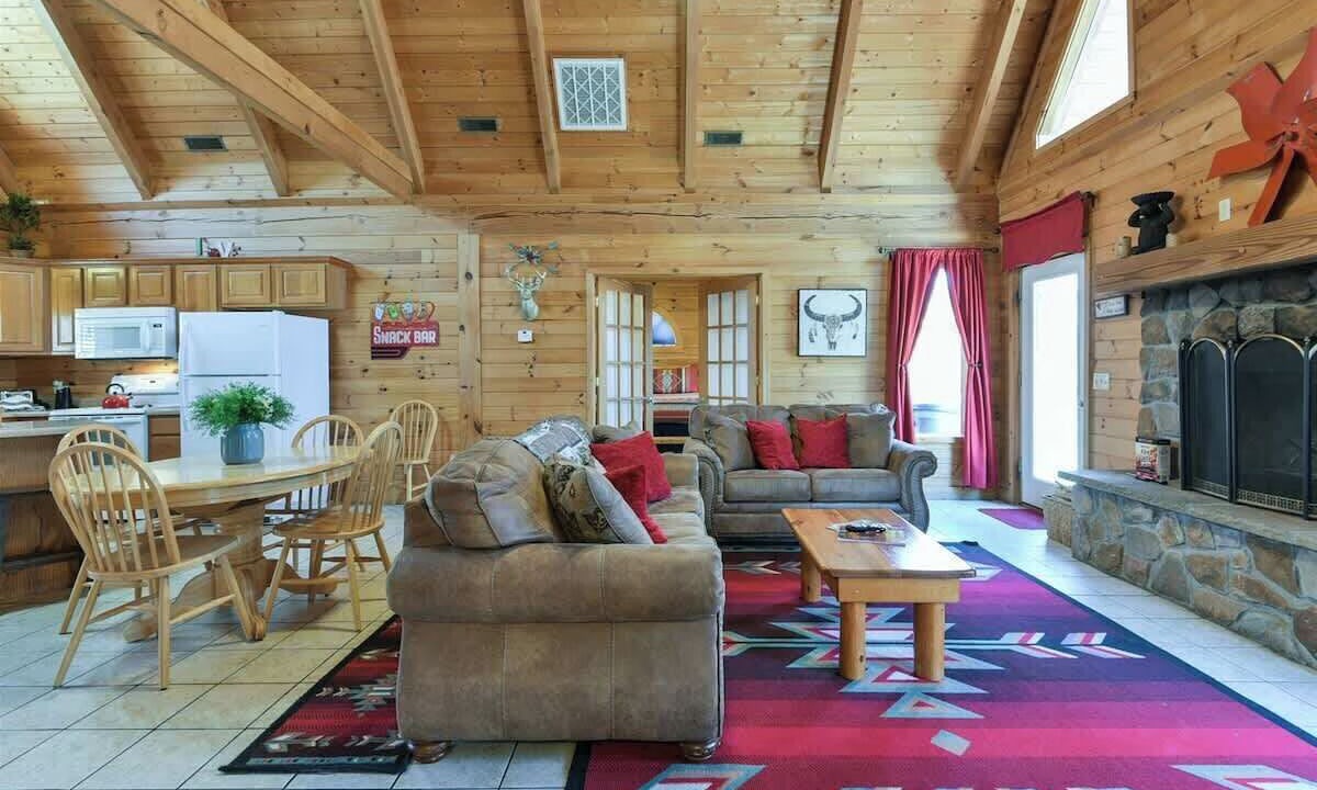 Photo of Livingroom in Branson Cedars