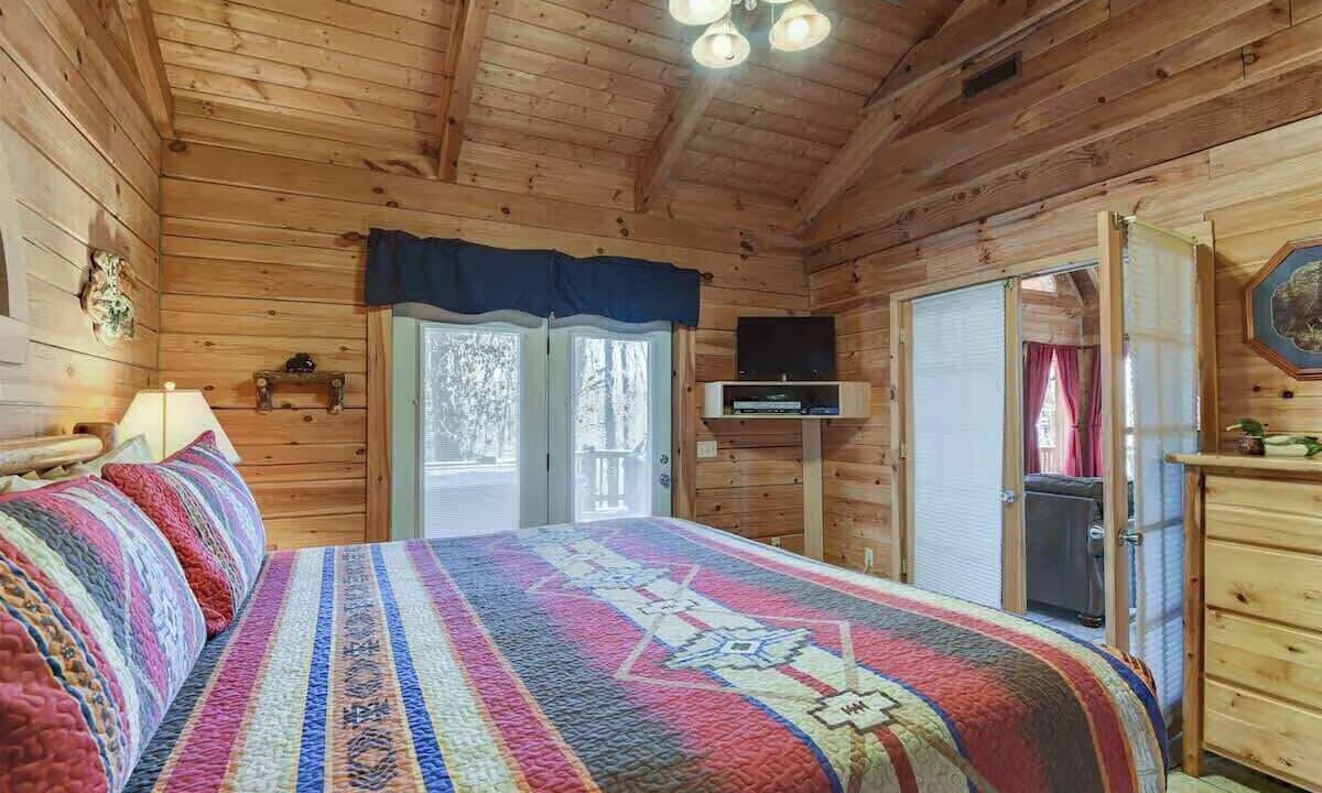 Photo of Bedroom in Branson Cedars