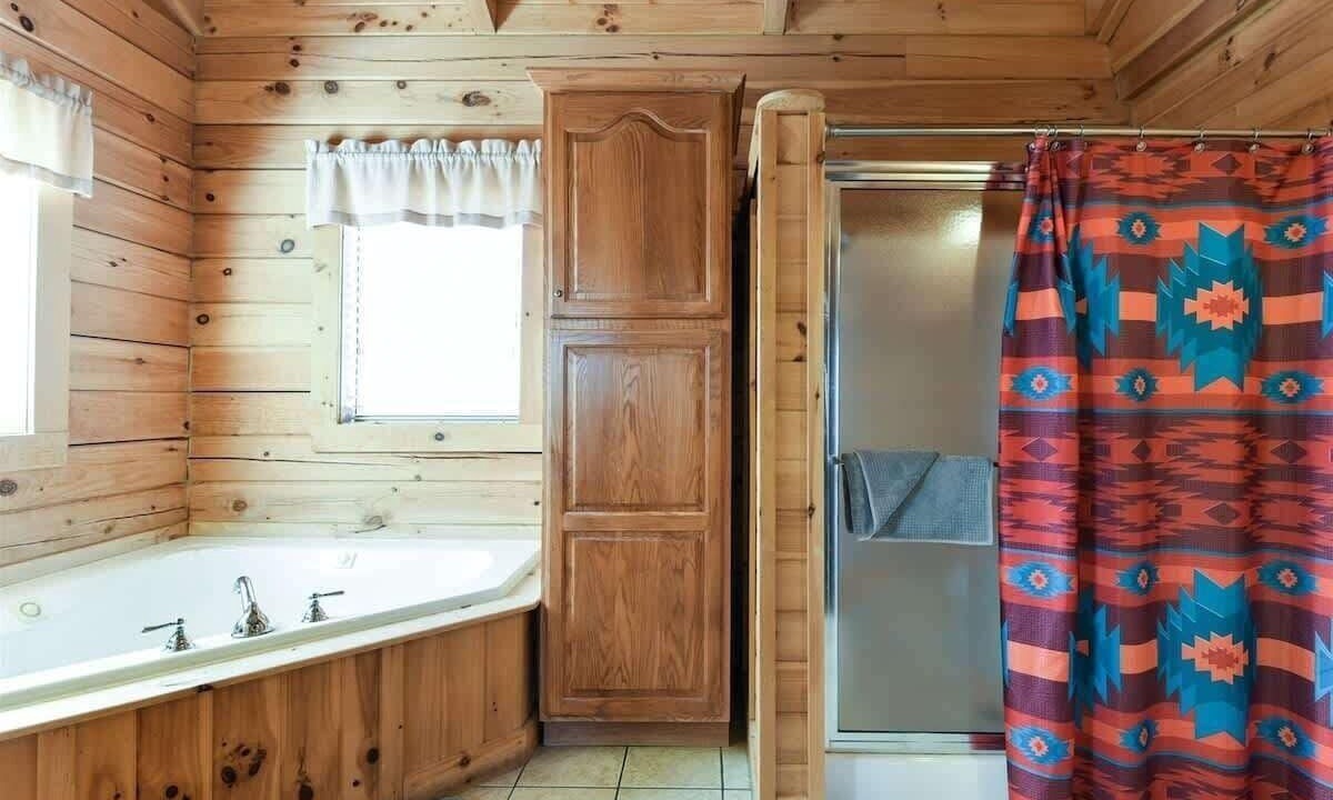 Photo of Bathroom in Branson Cedars