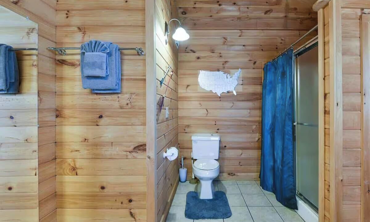 Photo of Bathroom in Branson Cedars