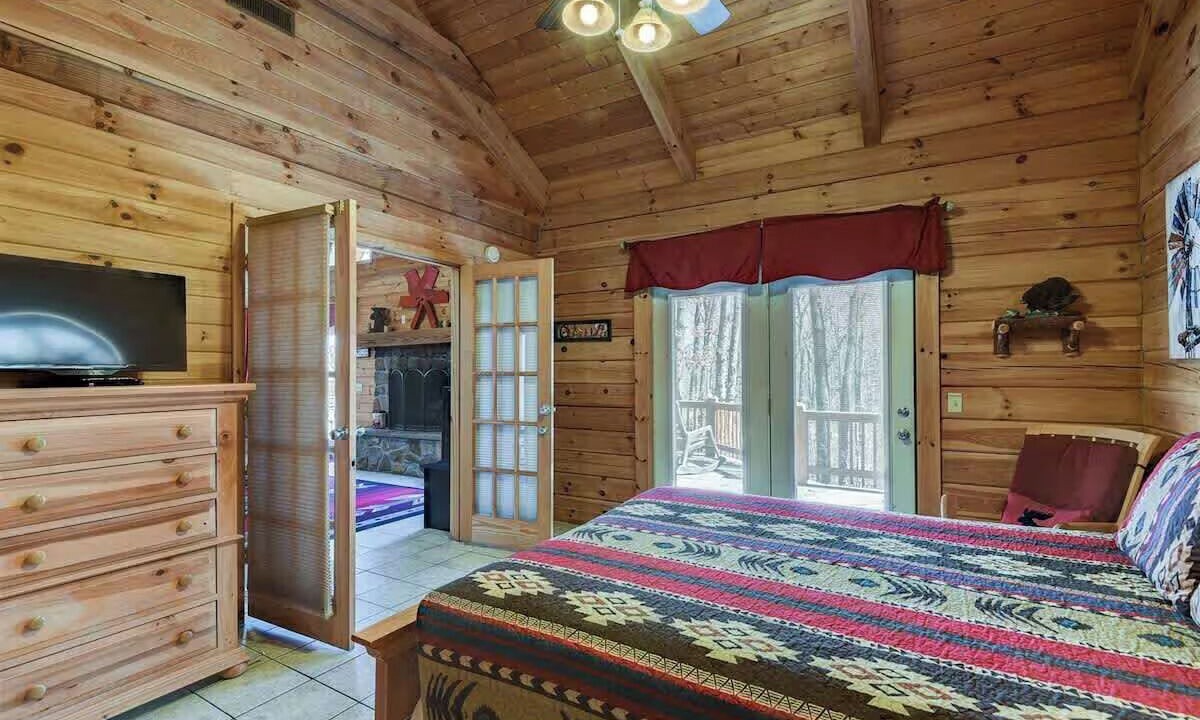 Photo of Bedroom in Branson Cedars