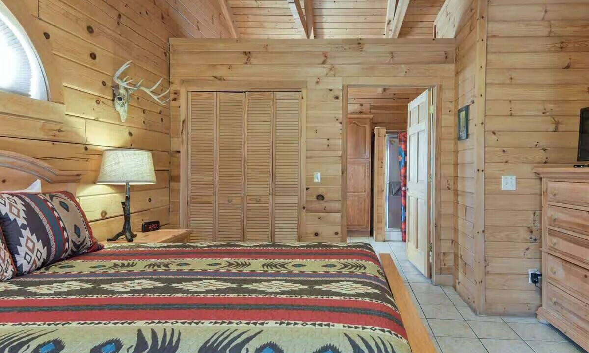 Photo of Bedroom in Branson Cedars