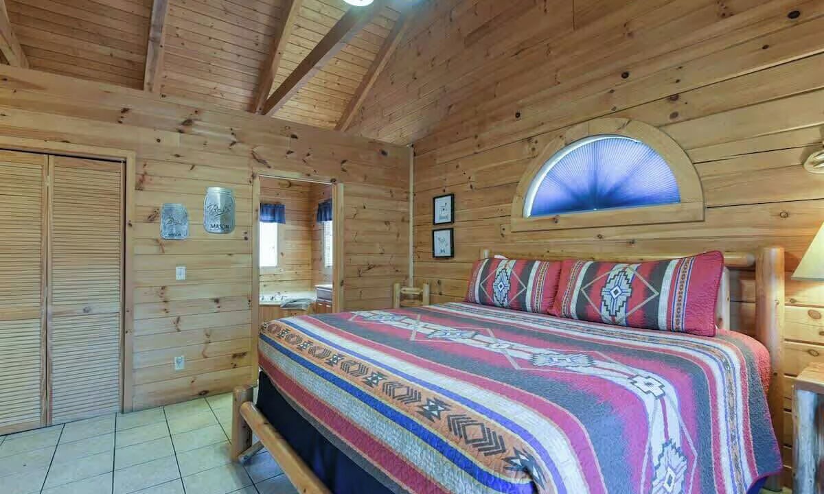 Photo of Bedroom in Branson Cedars
