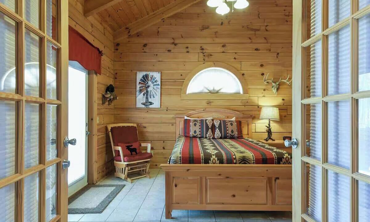Photo of Bedroom in Branson Cedars