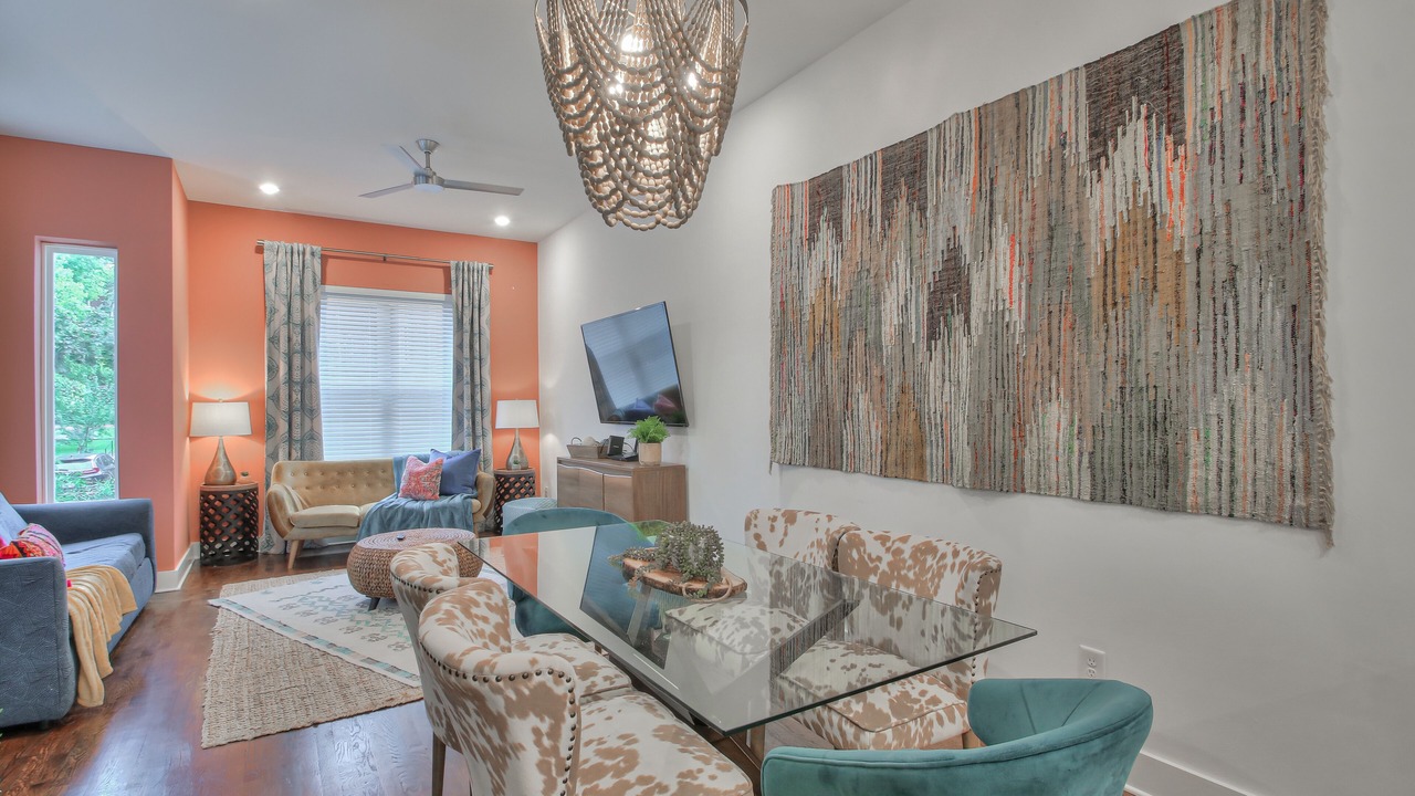 Photo of Livingroom in Hillsboro Village