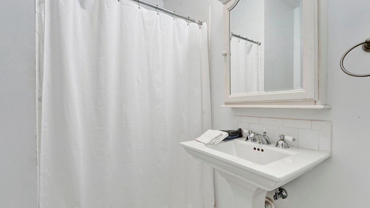 Photo of Bathroom in Central Gardens