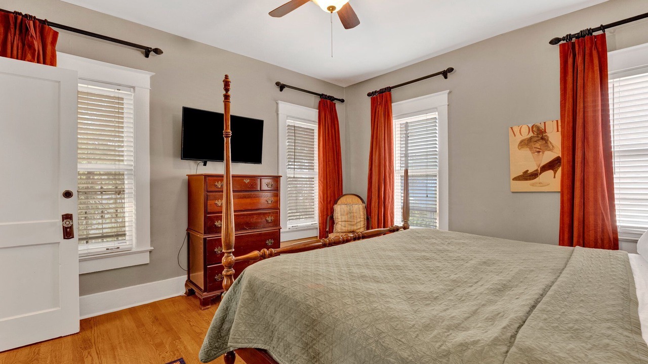 Photo of Bedroom in Central Gardens