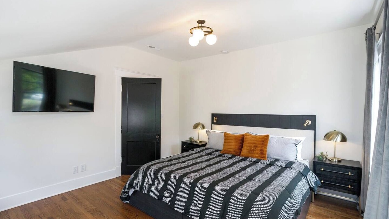 Photo of Bedroom in Hillsboro Village