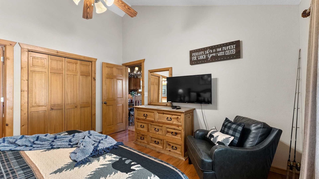 Photo of Bedroom in Reeds Spring