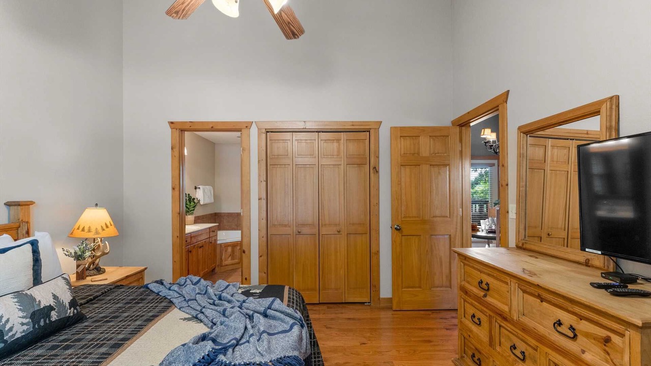 Photo of Bedroom in Reeds Spring