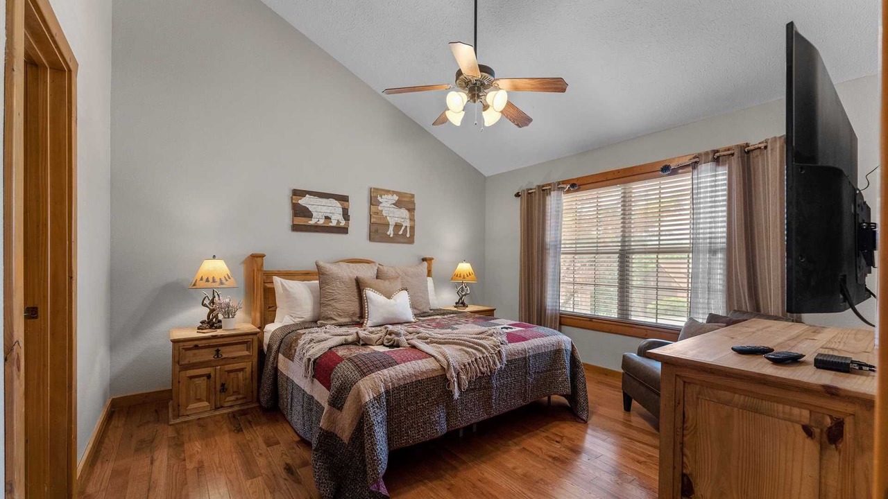 Photo of Bedroom in Reeds Spring