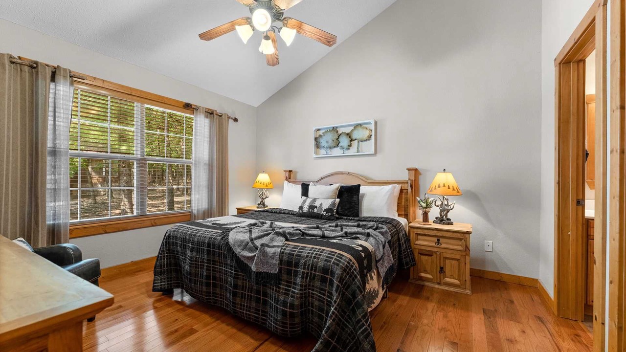 Photo of Bedroom in Reeds Spring