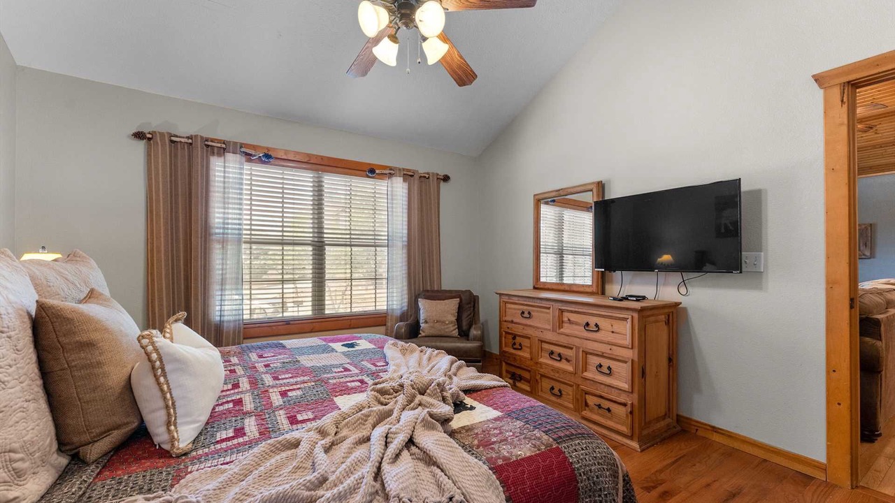 Photo of Bedroom in Reeds Spring