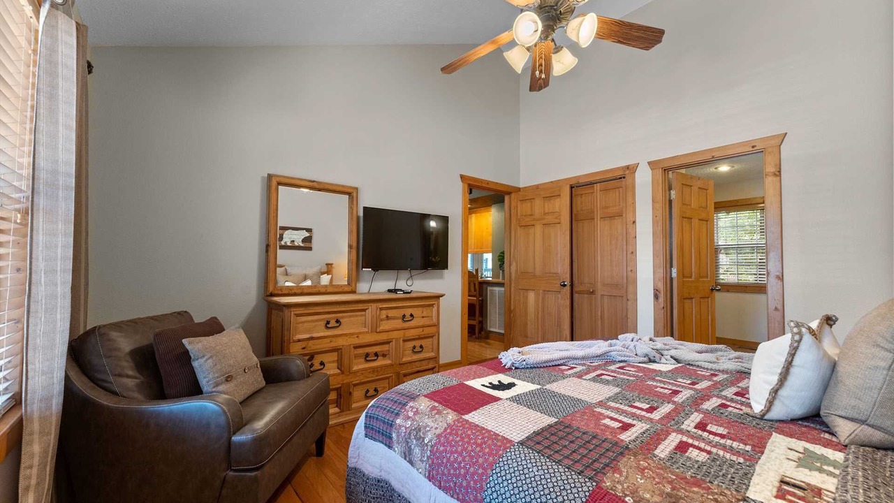 Photo of Bedroom in Reeds Spring