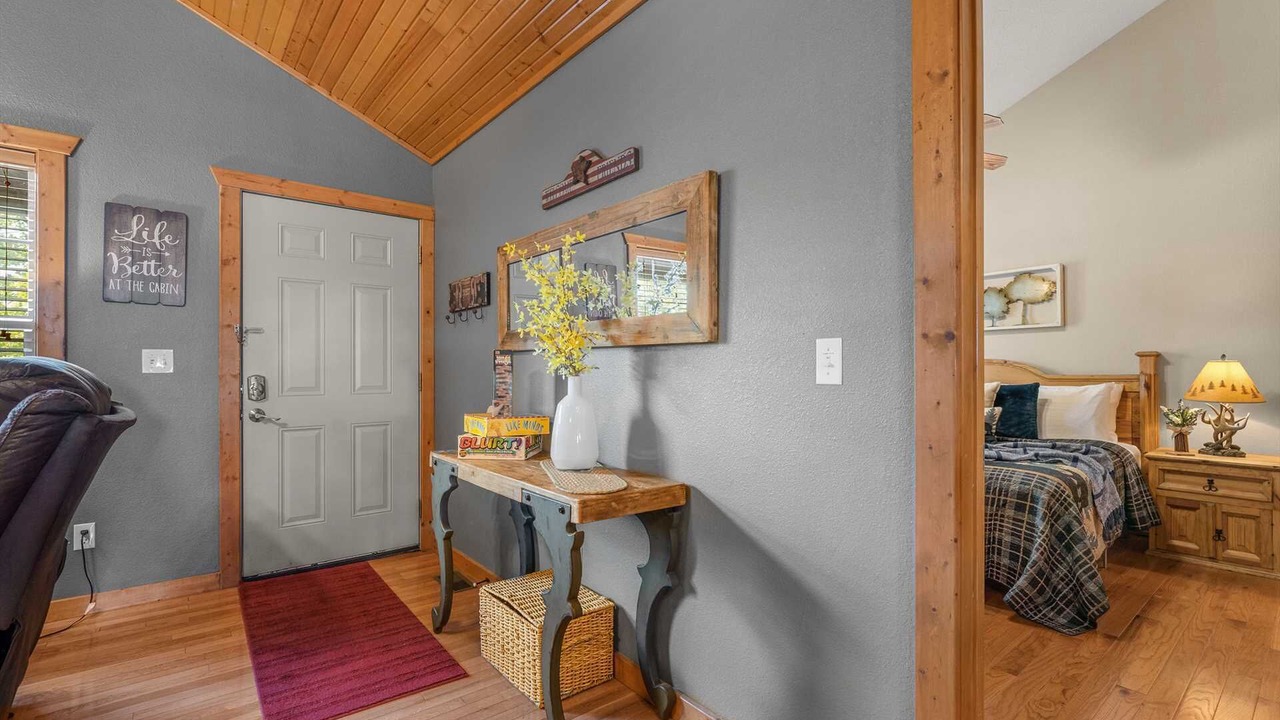 Photo of Bedroom in Reeds Spring