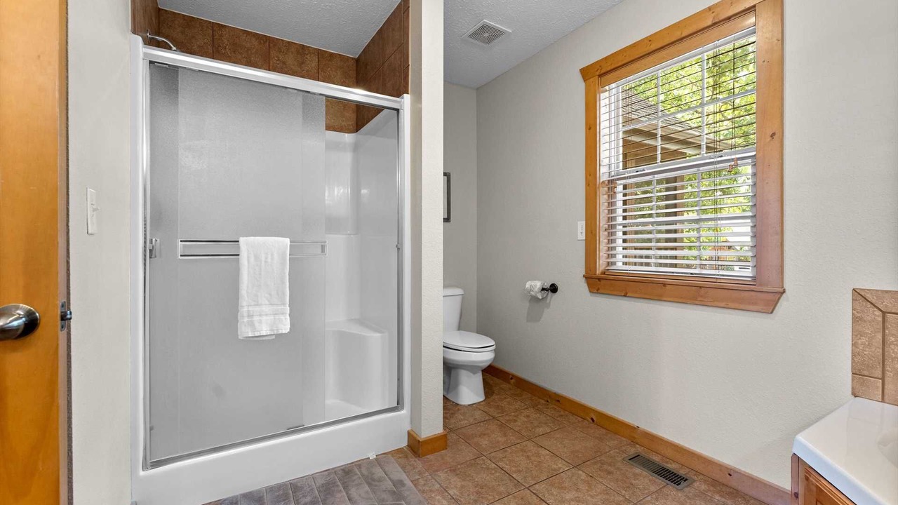 Photo of Bathroom in Reeds Spring