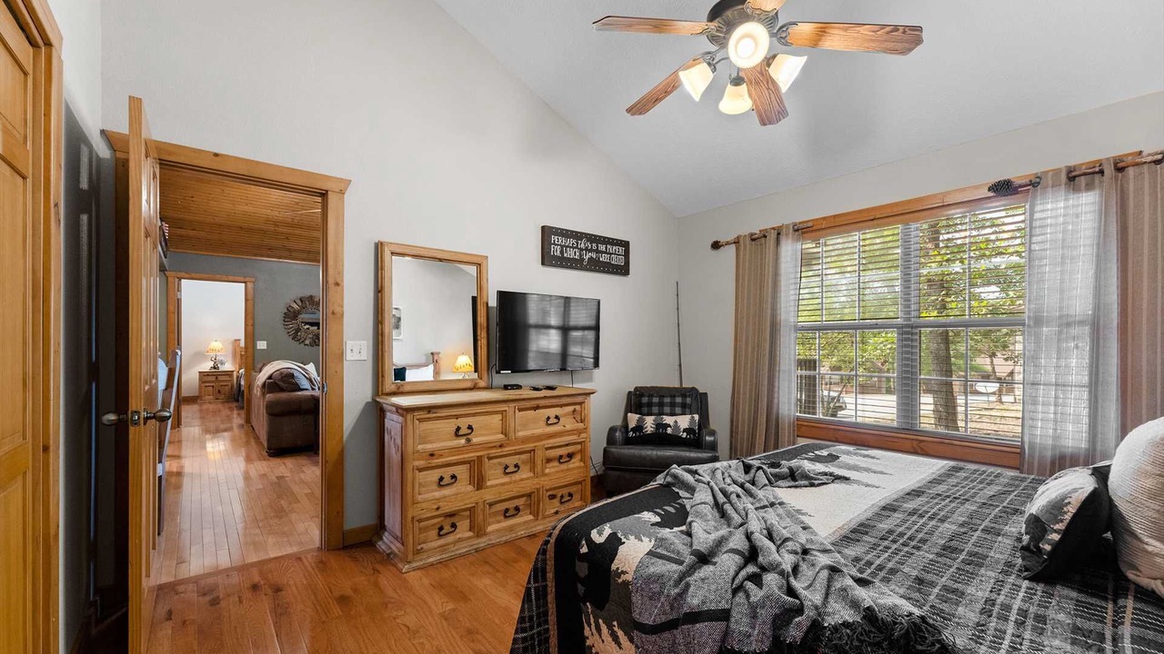 Photo of Bedroom in Reeds Spring
