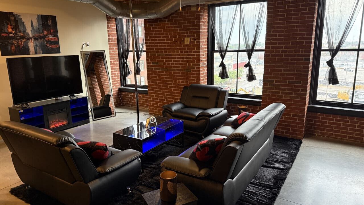 Photo of Livingroom in Downtown West