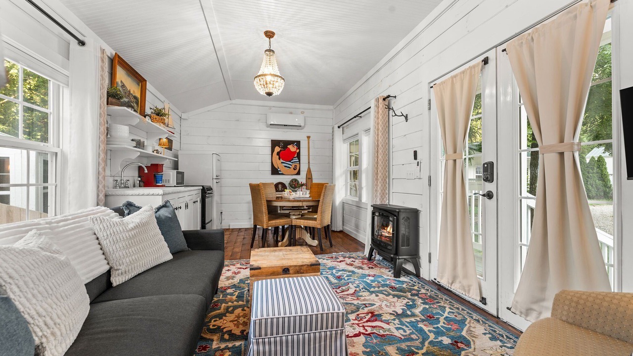 Photo of Livingroom in Blue Eye