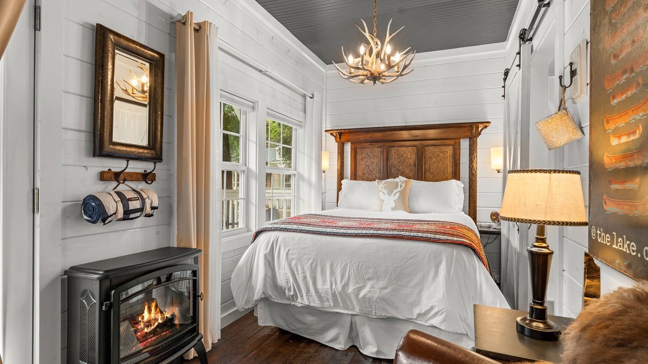 Photo of Bedroom in Blue Eye