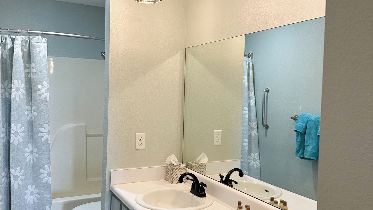 Photo of Bathroom in Reeds Spring
